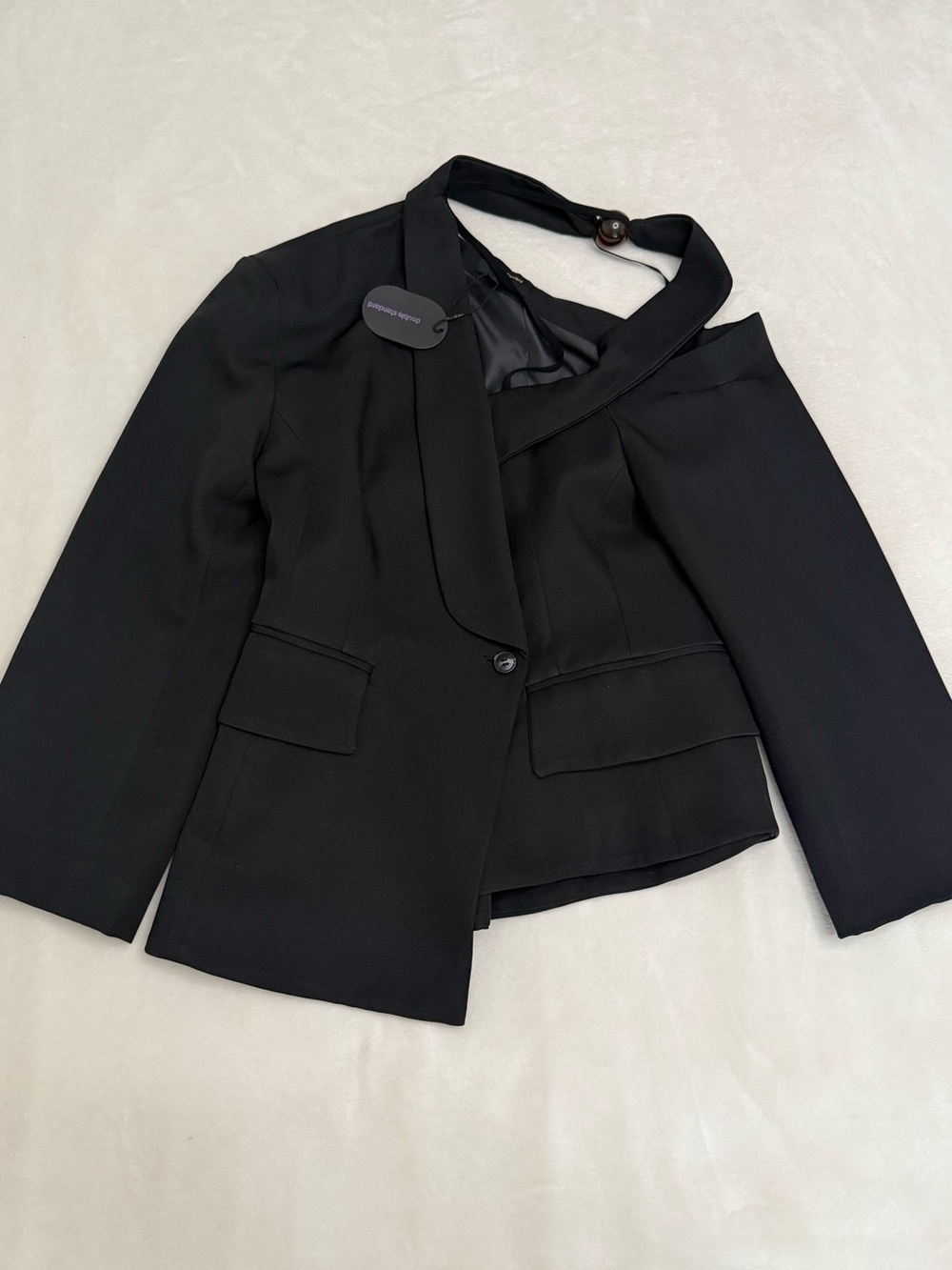 Black Off-Shoulder Statement Blazer - Picture 6 of 12